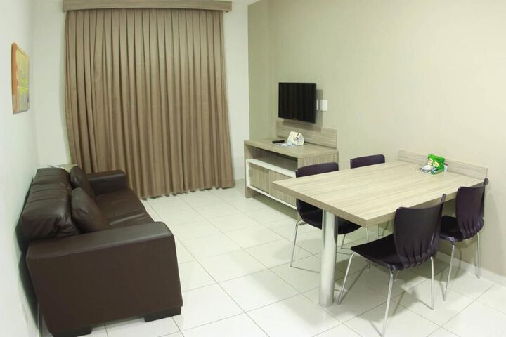 Room 6 of 8