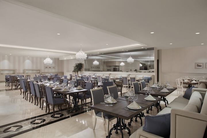 Dining 75 of 95