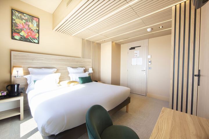 Room 4 of 96