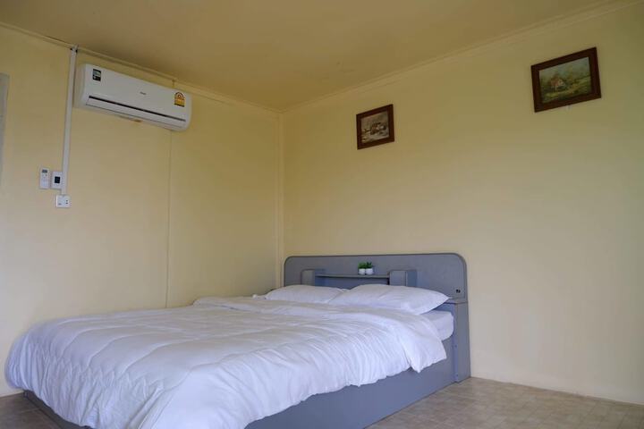 Room 2 of 30