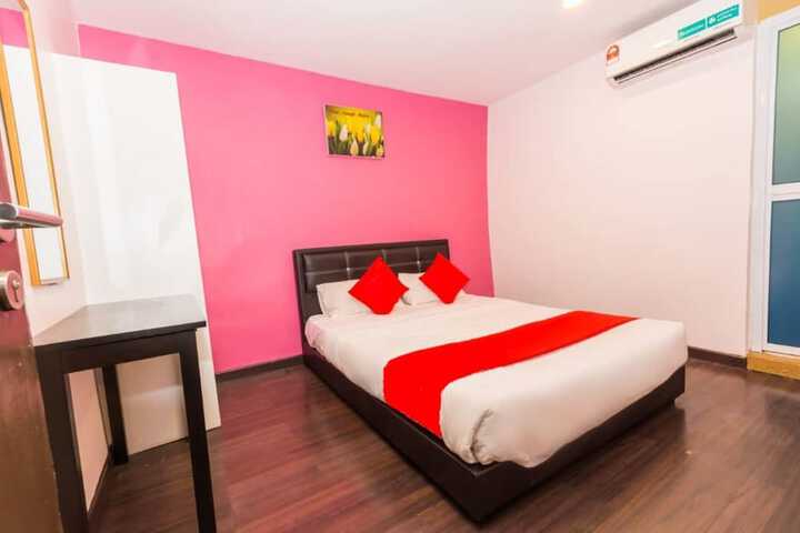 Room 7 of 16