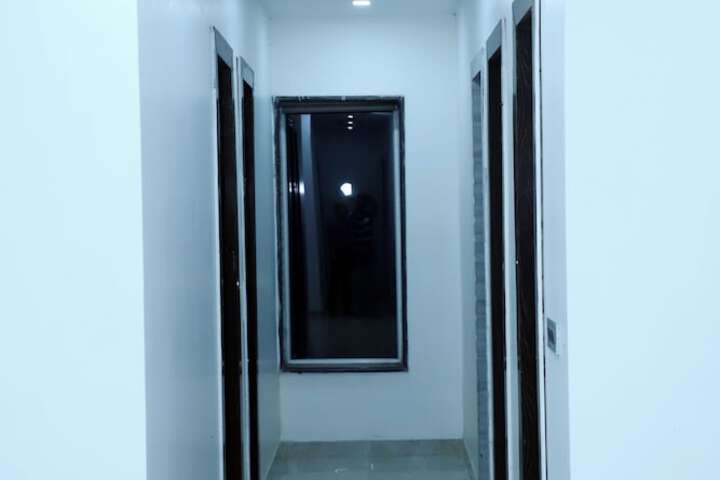 Room 33 of 94