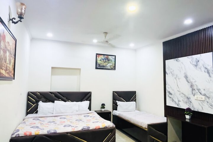 Room 2 of 16