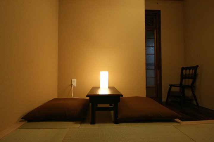 Room 27 of 107