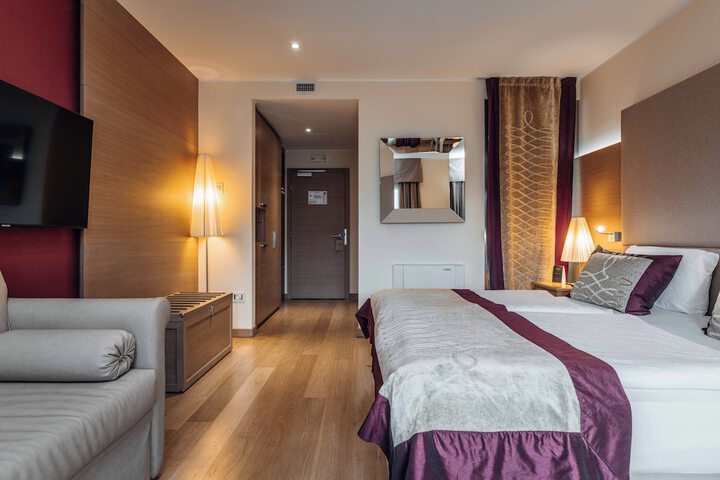 Room 27 of 124