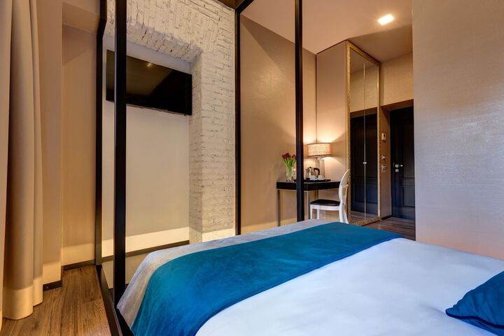Room 5 of 84