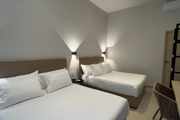 Room 9 of 14