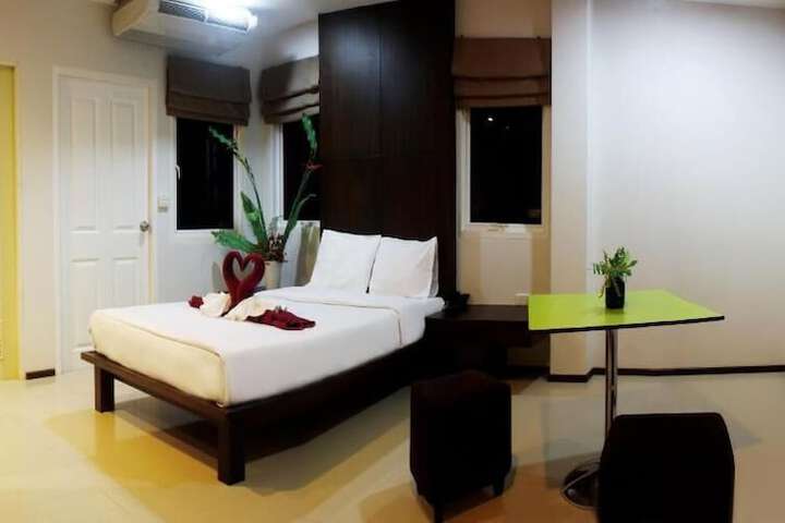 Room 13 of 28