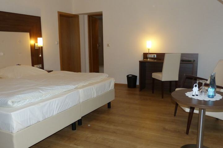Room 7 of 18