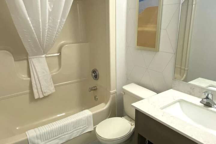 Room 18 of 28