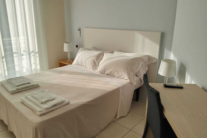 Room 3 of 8