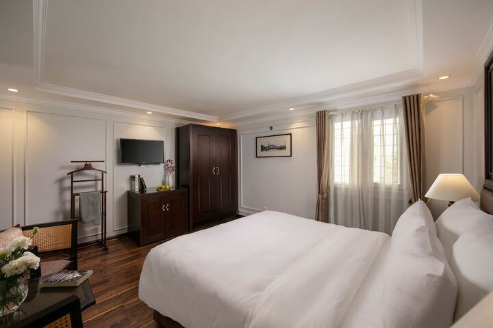 Room 30 of 100