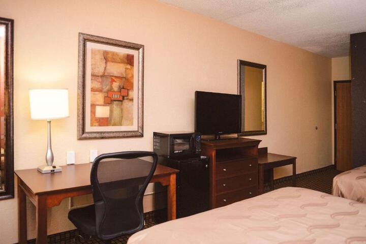 1 Queen Bed Accessible (1 of 11)
