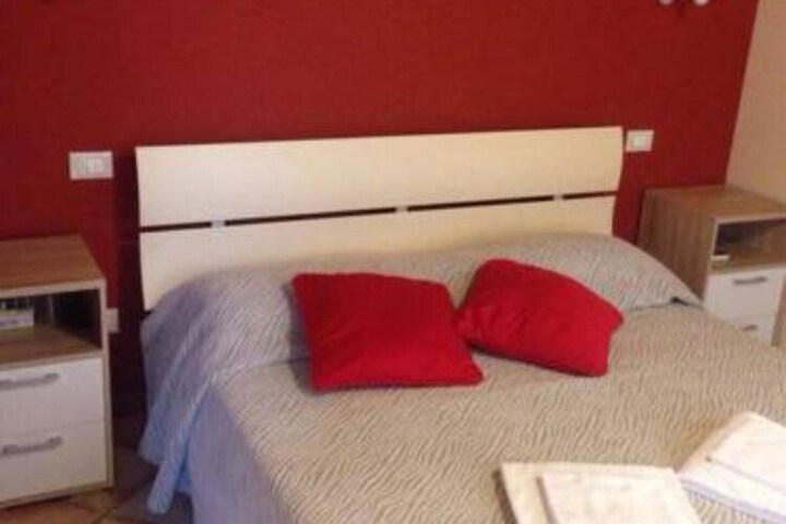 Room 10 of 33