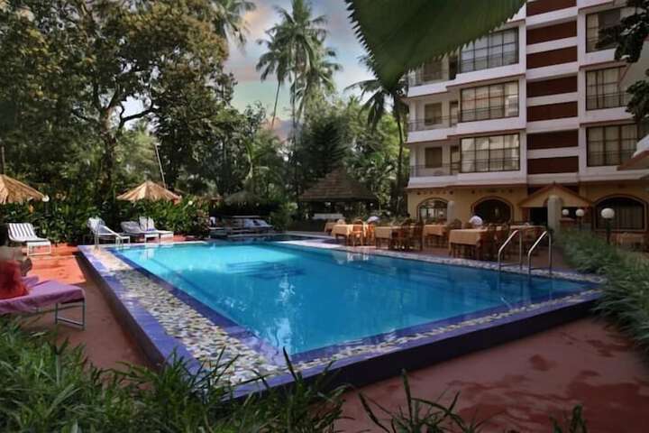 Hotel Pool