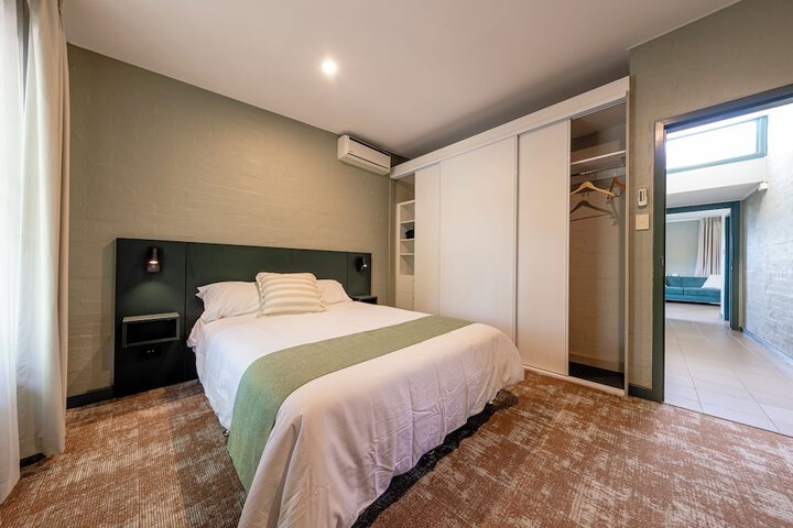 Room 16 of 42