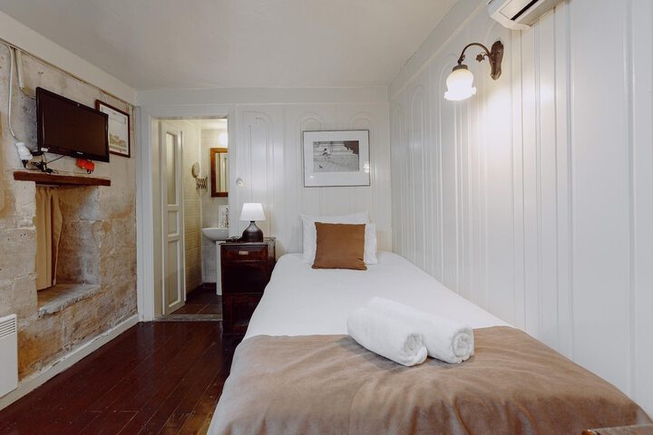 Room 95 of 182