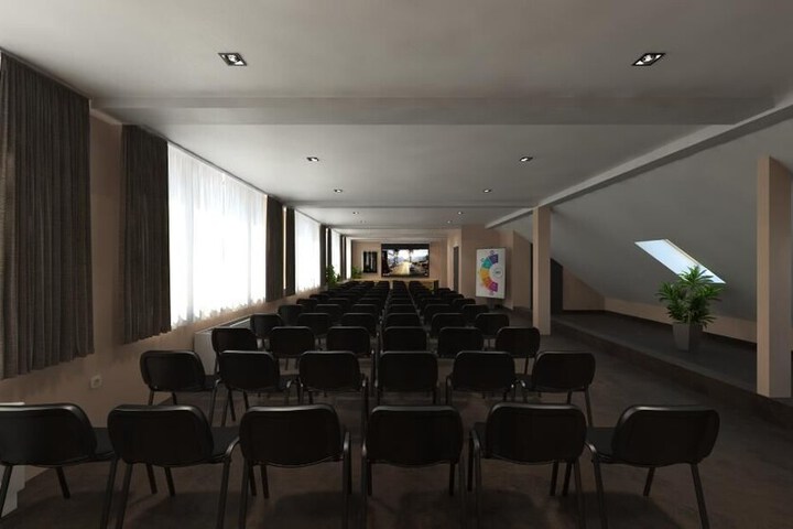 Business Center 32 of 35