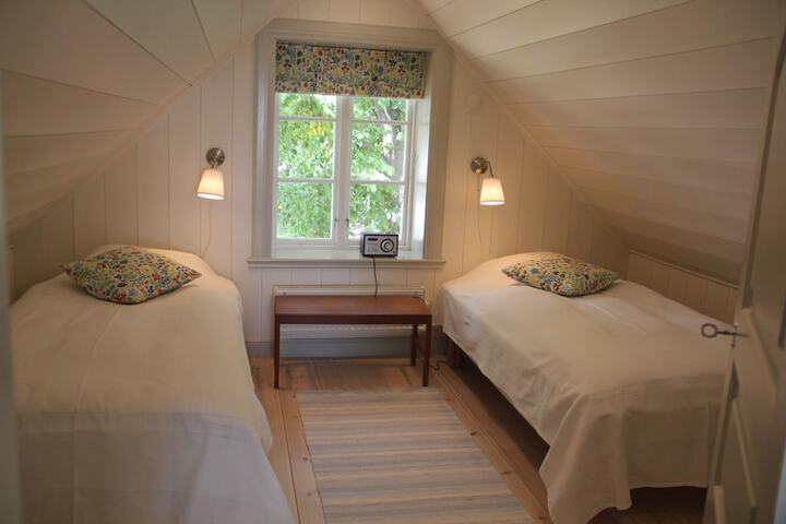 Room 4 of 40