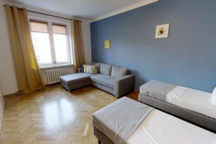Room 10 of 11