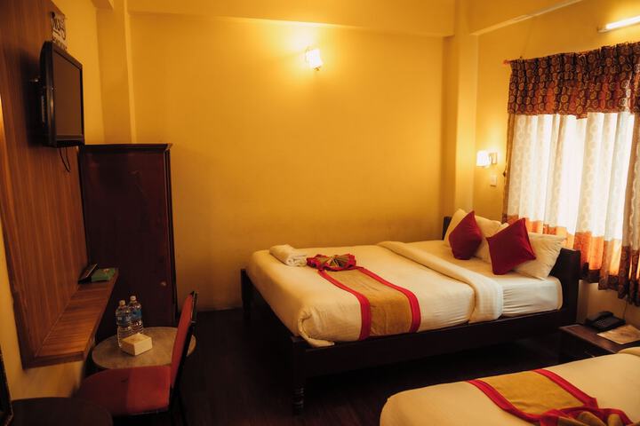 Room 7 of 12