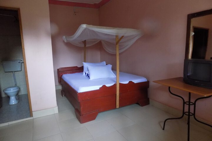 Room 8 of 43