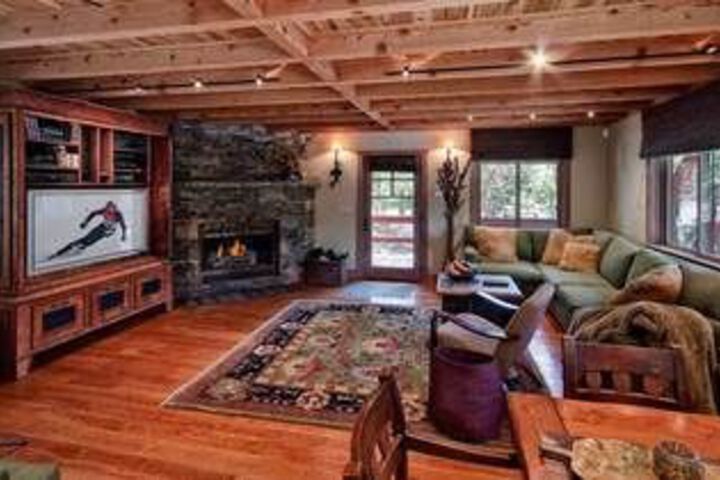 Weil Luxury Vacation Cabin in Carnelian Bay, CA