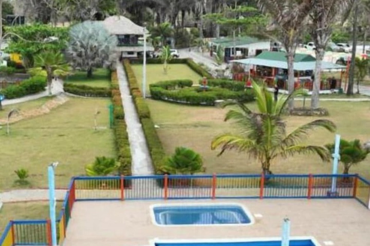 Pool 27 of 37