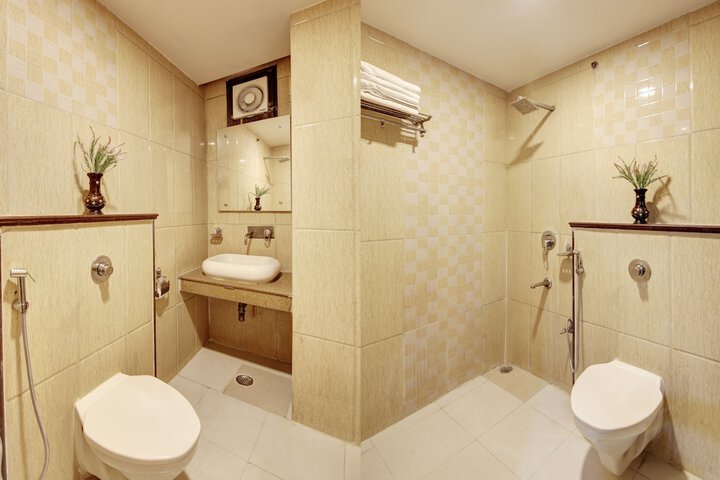 Room 7 of 14