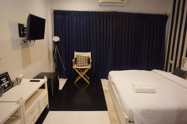 Room 6 of 52