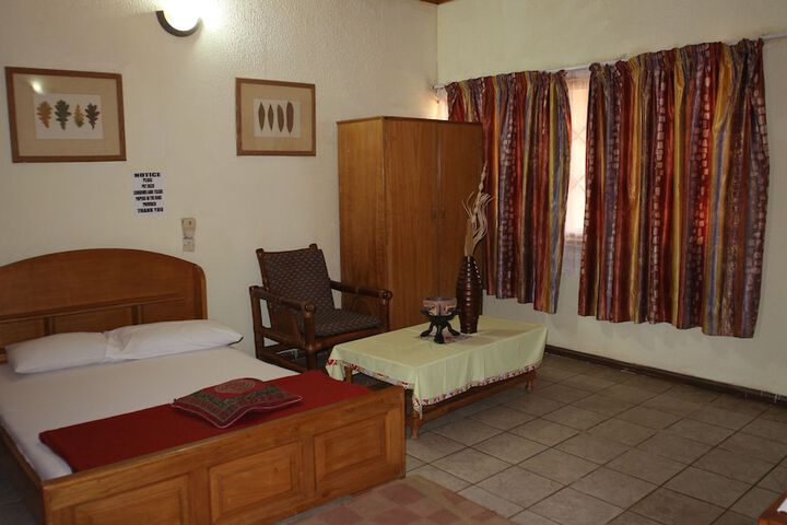 Room 6 of 18