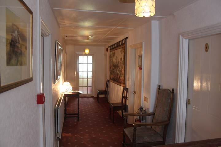 Room 12 of 50