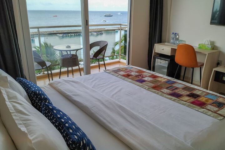 Room 8 of 37