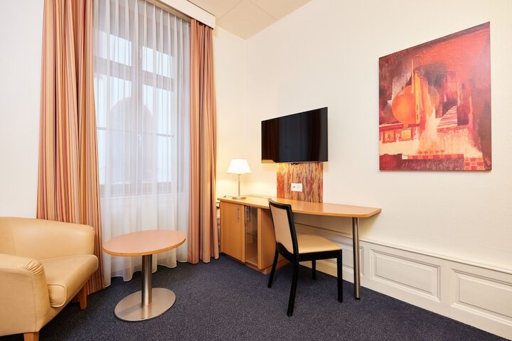 Room 13 of 52