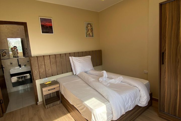 Room 53 of 109