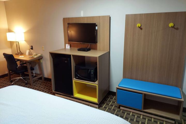 1 King Bed (3 of 11)