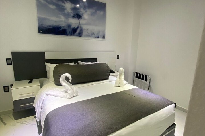 Room 6 of 28