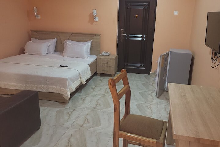 Room 3 of 7
