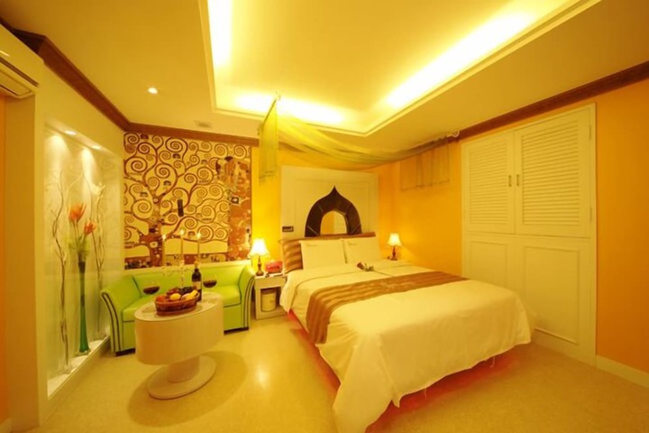Room 16 of 33