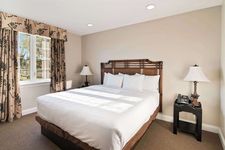 1 King Bed (8 of 31)