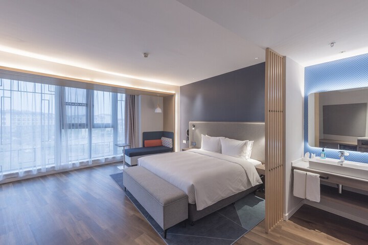 Room 3 of 33