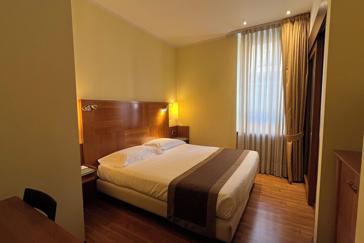 Room 105 of 233