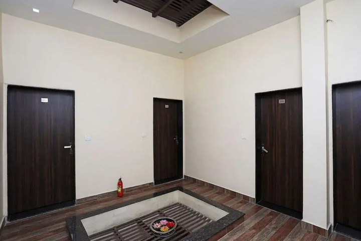 Room 10 of 12