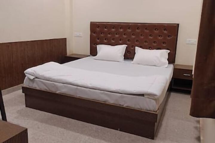 Room 2 of 9