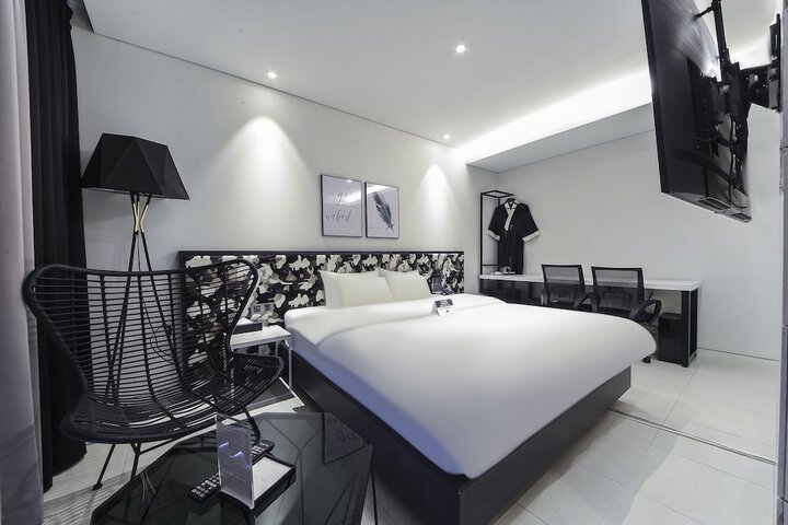 Room 52 of 117