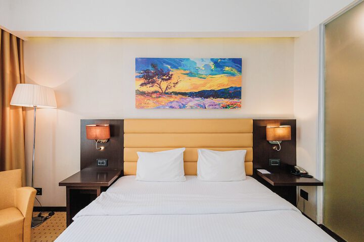 Room 6 of 53