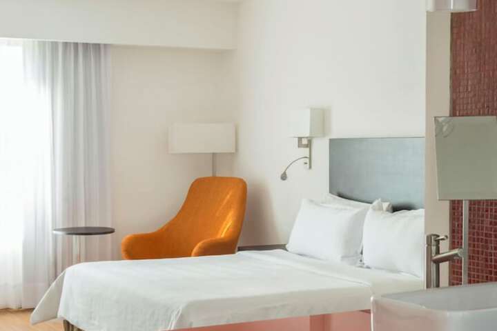 Room 14 of 60