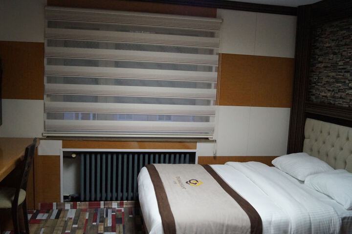 Room 17 of 35