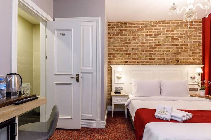 Room 2 of 17