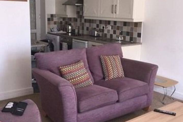 Lounge 7 of 11